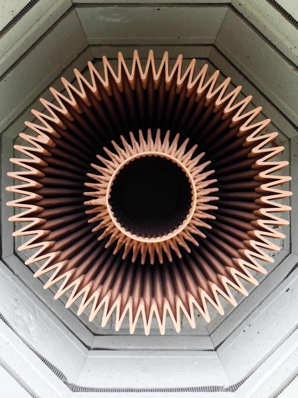 Top view inside a zigzag-printed ceramic vessel